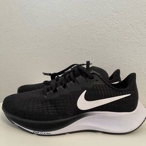 NWOT Nike Air Zoom Pegasus 37, Black Size 8